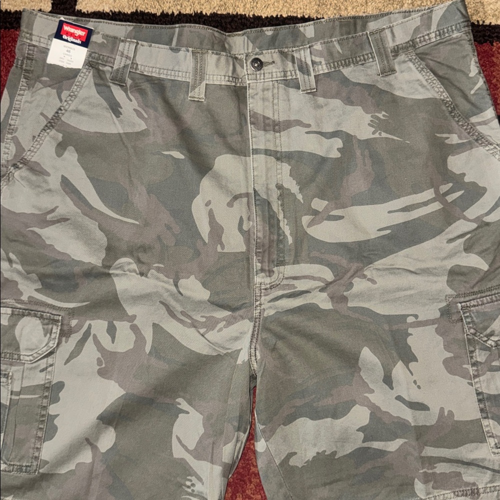 NWT Men’s Wrangler Camo Cargo Shorts - Picture 2 of 7